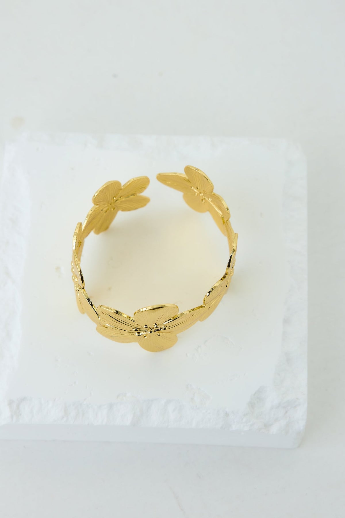 Petal Kisses Cuff Bracelet Gold