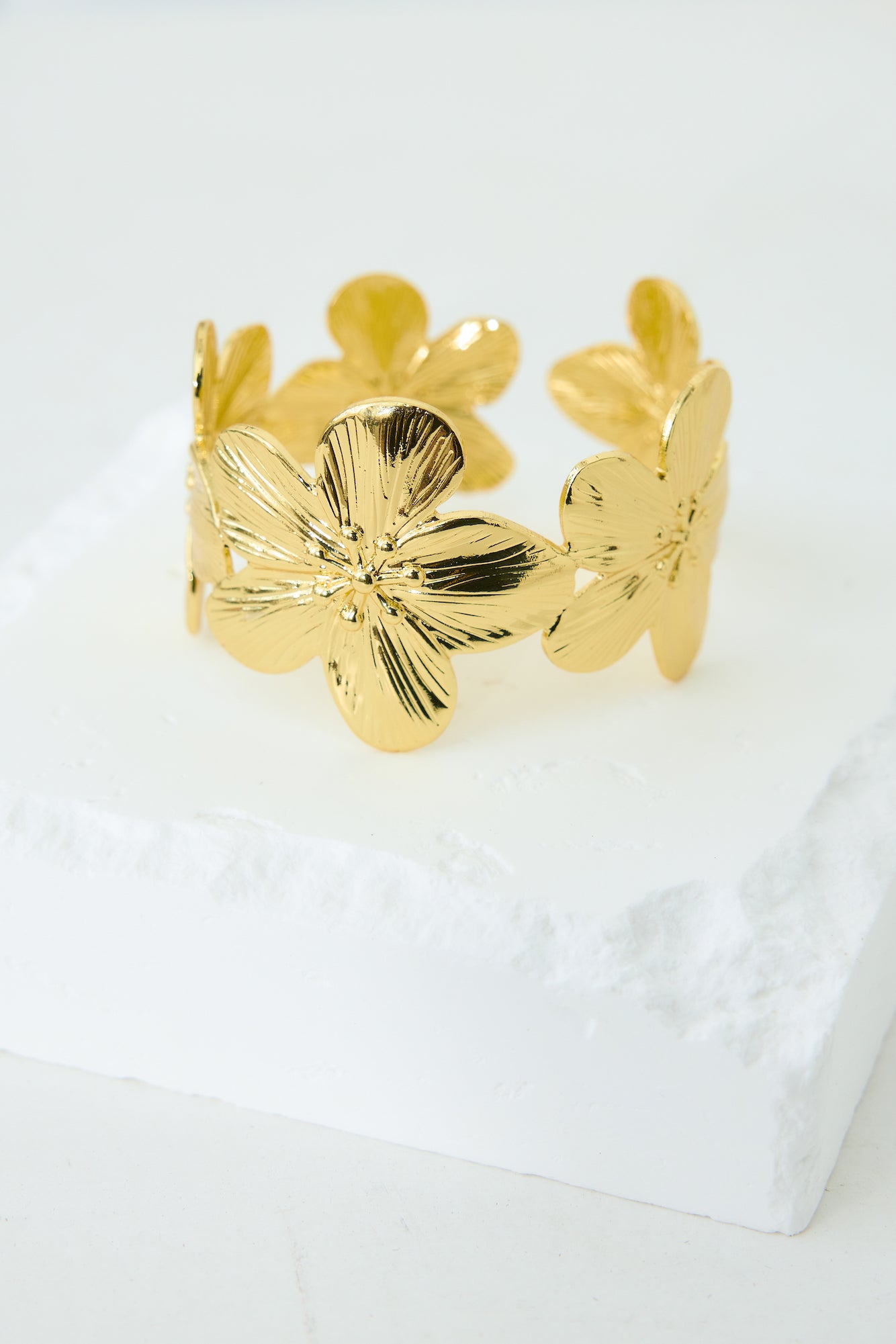 Petal Kisses Cuff Bracelet Gold
