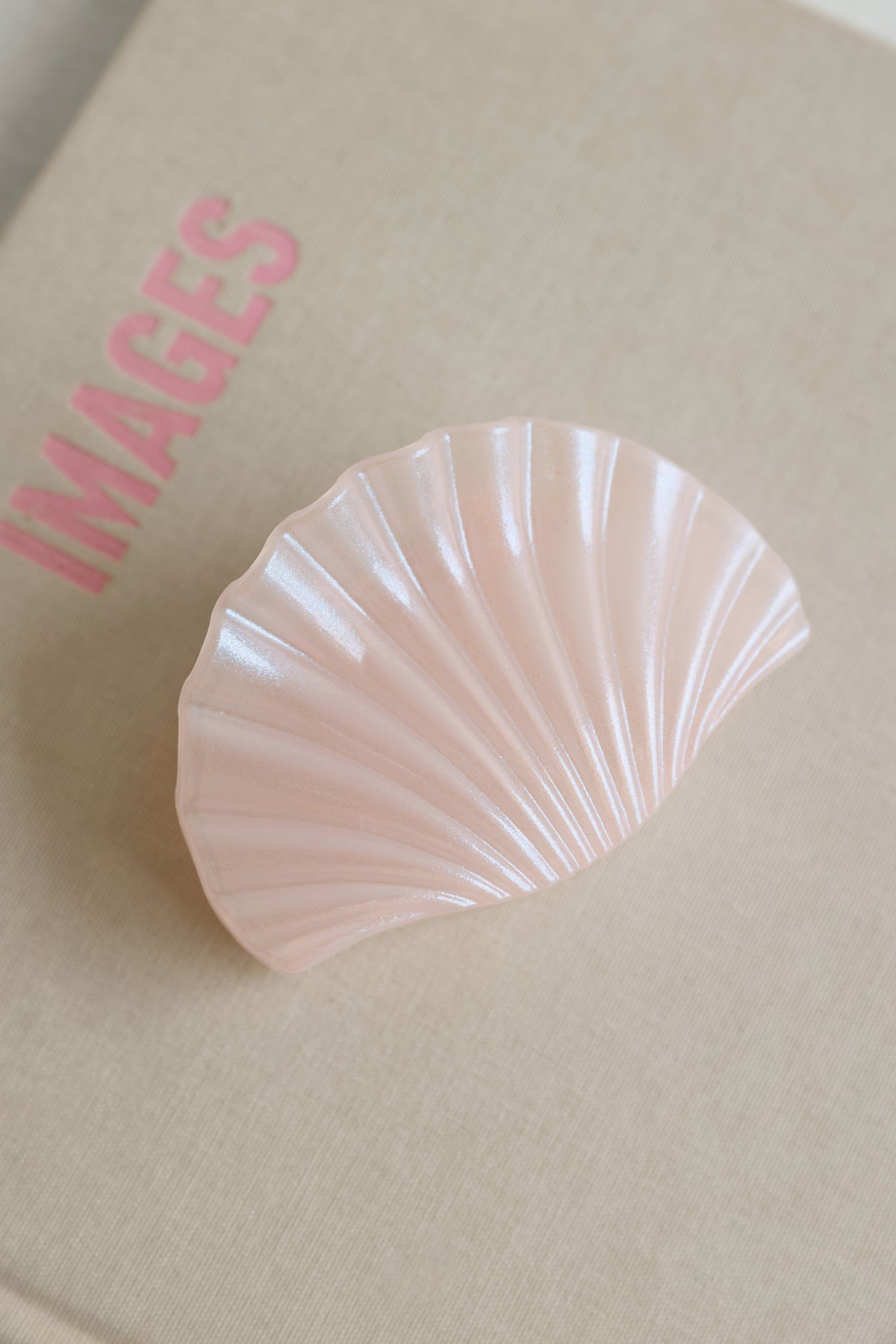 Pearl Seashell Claw Clip Pink