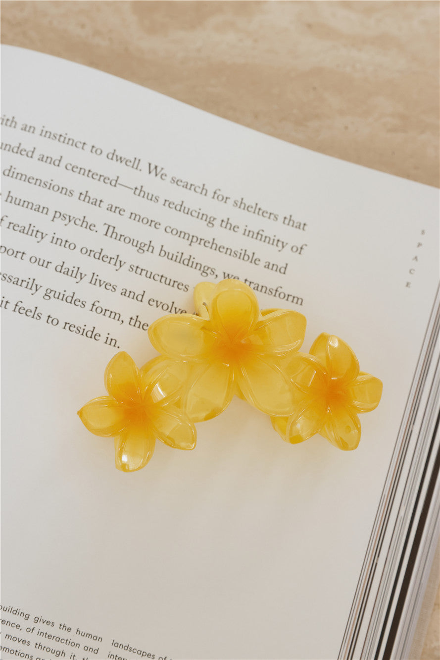 Wildflower Hold Claw Clip Yellow