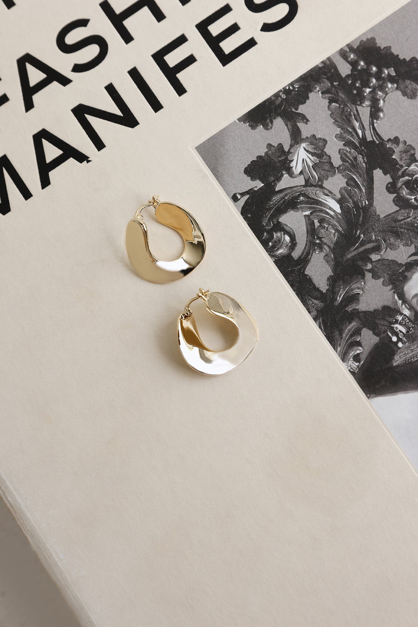 VIP Status Earrings Gold