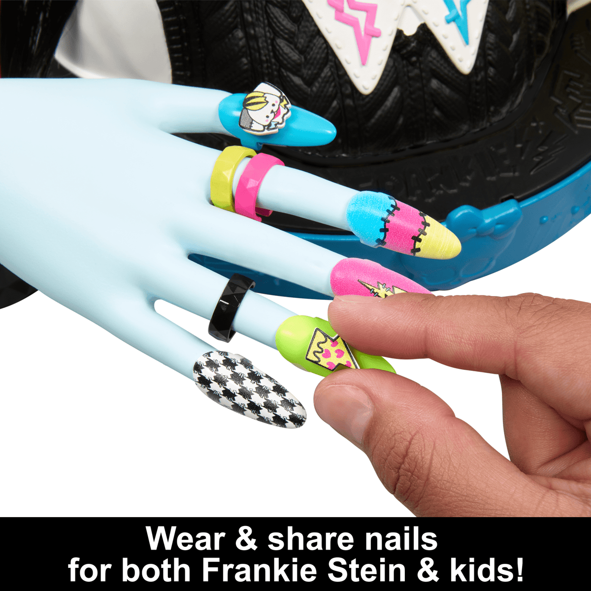 Monster High Frankie Stein Styling Head With 65+ Nail, Hair And Face Accessories